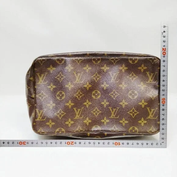 Authentic Louis Vuitton Cosmetic Pouch Trousse Toilette 28 Monogram mn388-021426